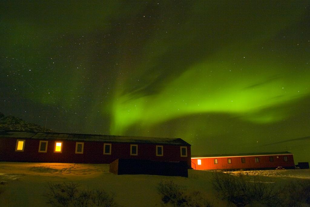 Хостел Old Camp Кангерлуссуак Экстерьер фото